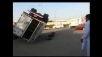 Now That's the Way You Fix an Overturned Truck Without Pushing up the Daises