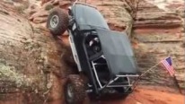 Jeep Wrangler Moves Against Gravity and Climbs on Huge Rock!