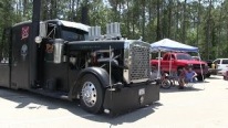 Lawless: Incredible Peterbilt 379 Truck Makes You Forget Laws and Rules
