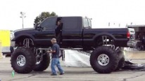 Badass F-350 XLT Super Duty Platinum Truck Has Its Head Up in the Sky