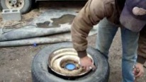 Tire Mounting in Pure Redneck Style: Crazy but Totally Works!