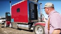 Life-Long Trucker Lives in a Sleeper Truck Designed as a Mansion!